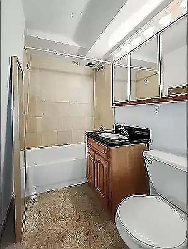212 East 10th Street — Photo 4