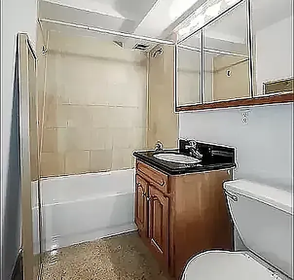 212 E 10th St #2A — Photo 4