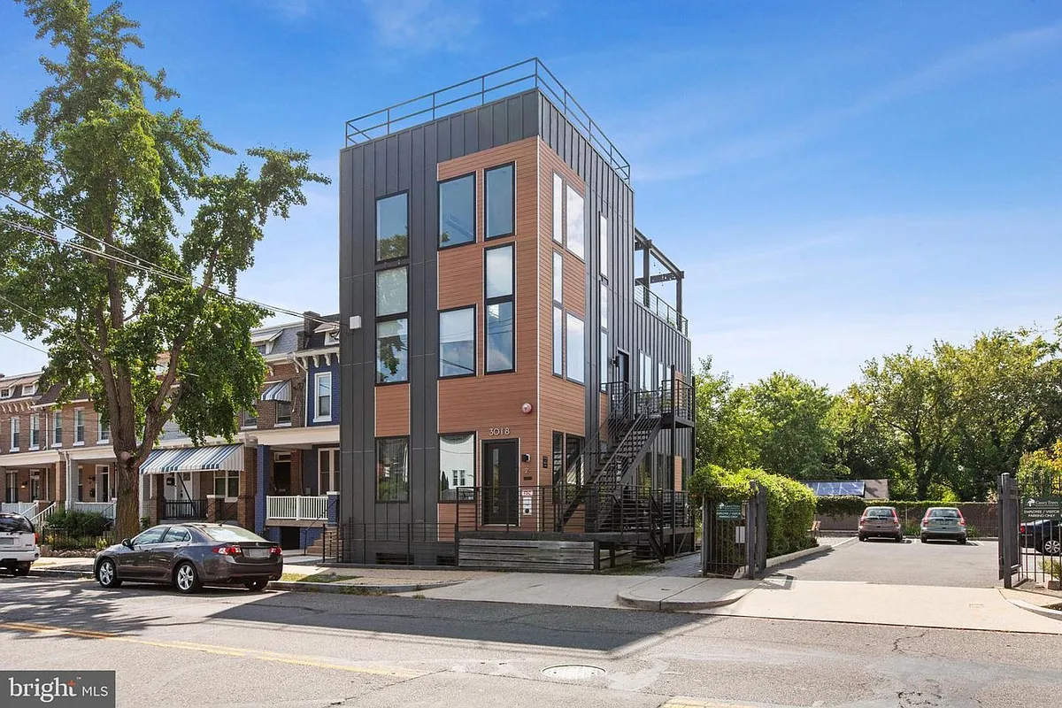 Building Photo - 3018 12th St NE #1