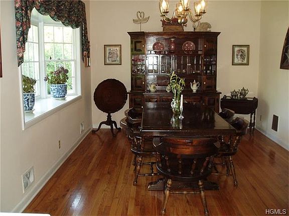 3rd image of 2737 Larkspur St