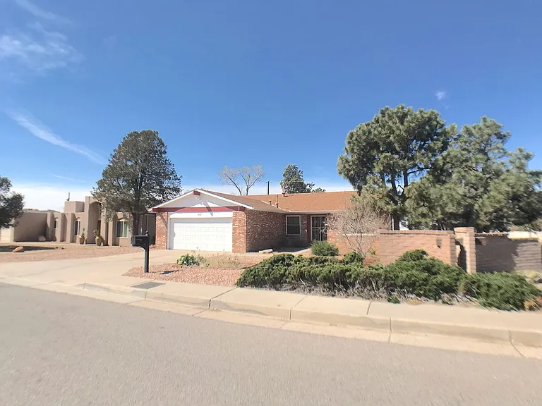 3621 Candlelight Dr NE — Photo 38