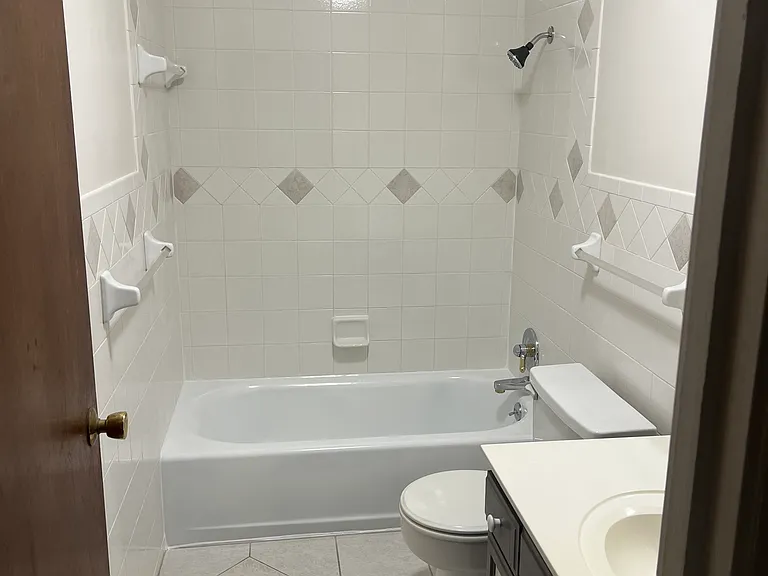 515 Greenfield Ln #B — Photo 13