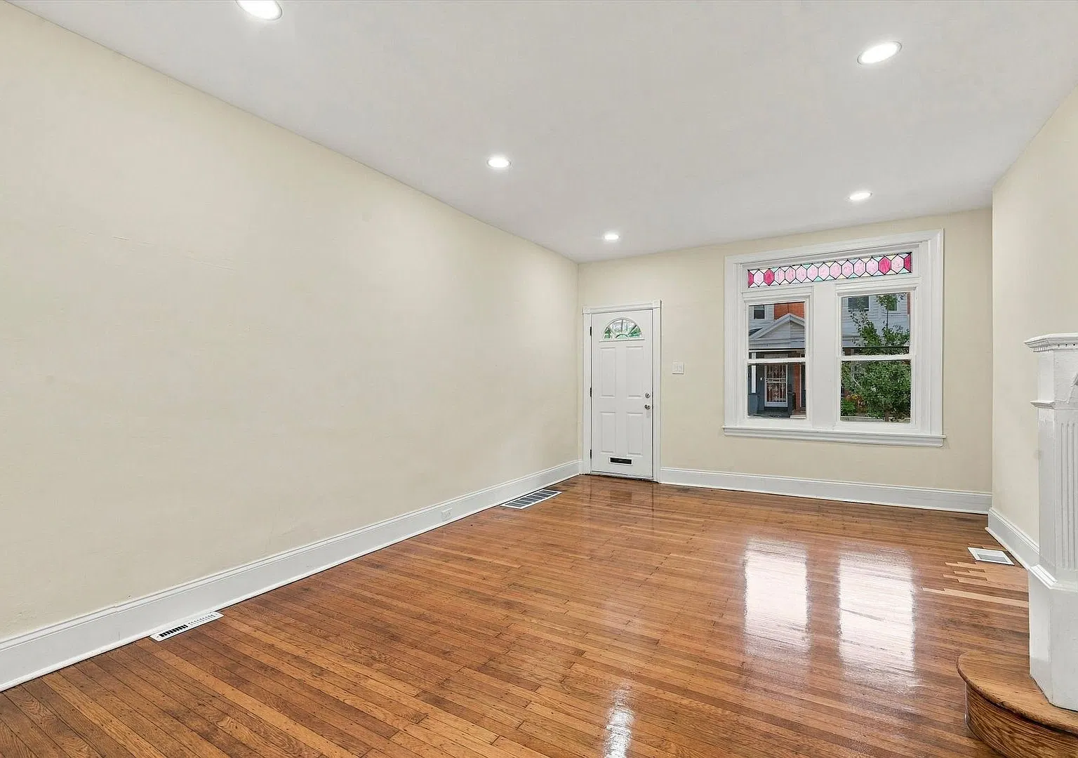 Beautifully updated 2 bed 2 bath House in West Philadelphia with Backyard! — Photo 4