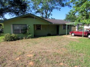 218 Caplin Dr, Palestine, TX 75801