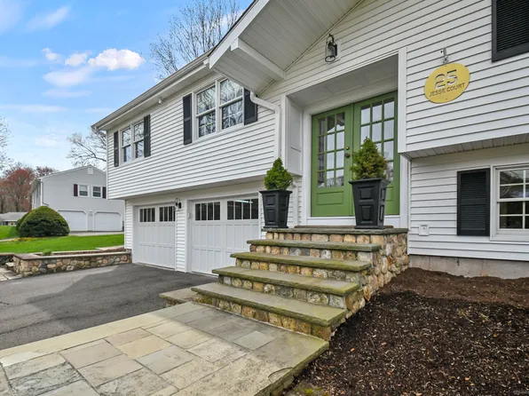 25 Jesse Court, Cheshire, CT 06410