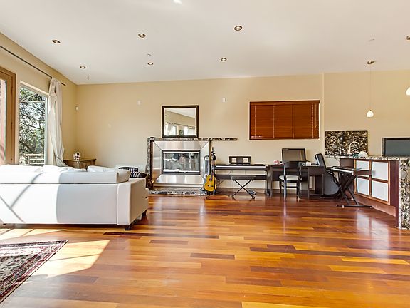 3rd image of 5049 Calatrana Dr