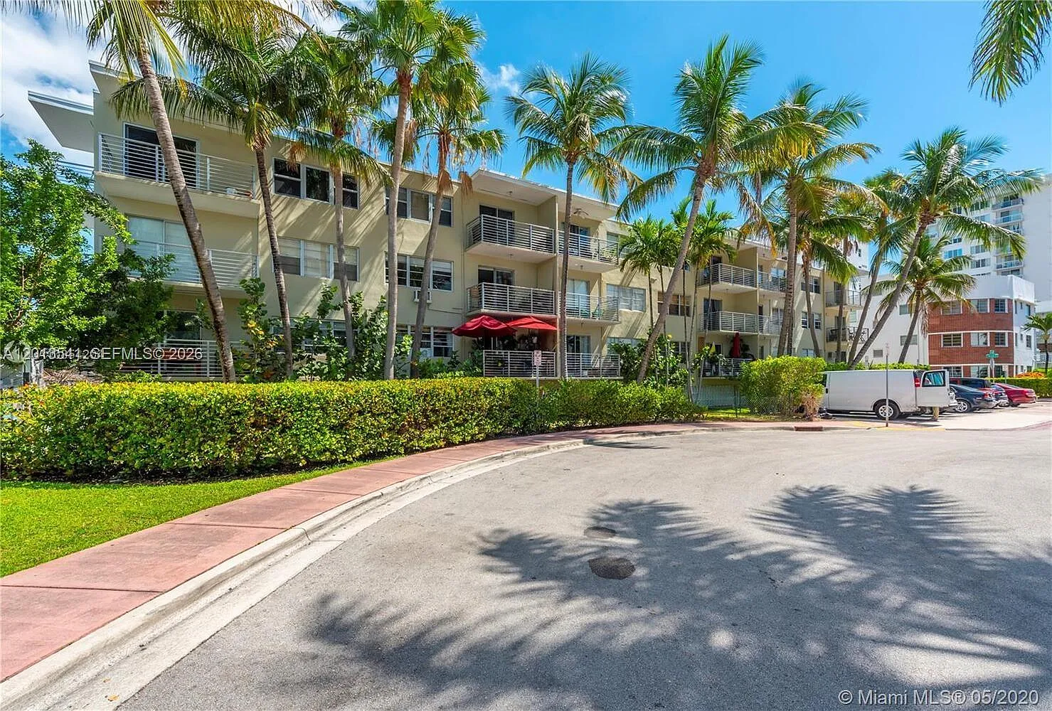 Sunshine Bay Condo — Photo 1