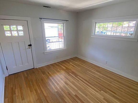 3rd image of 2765 Santa Cruz Way