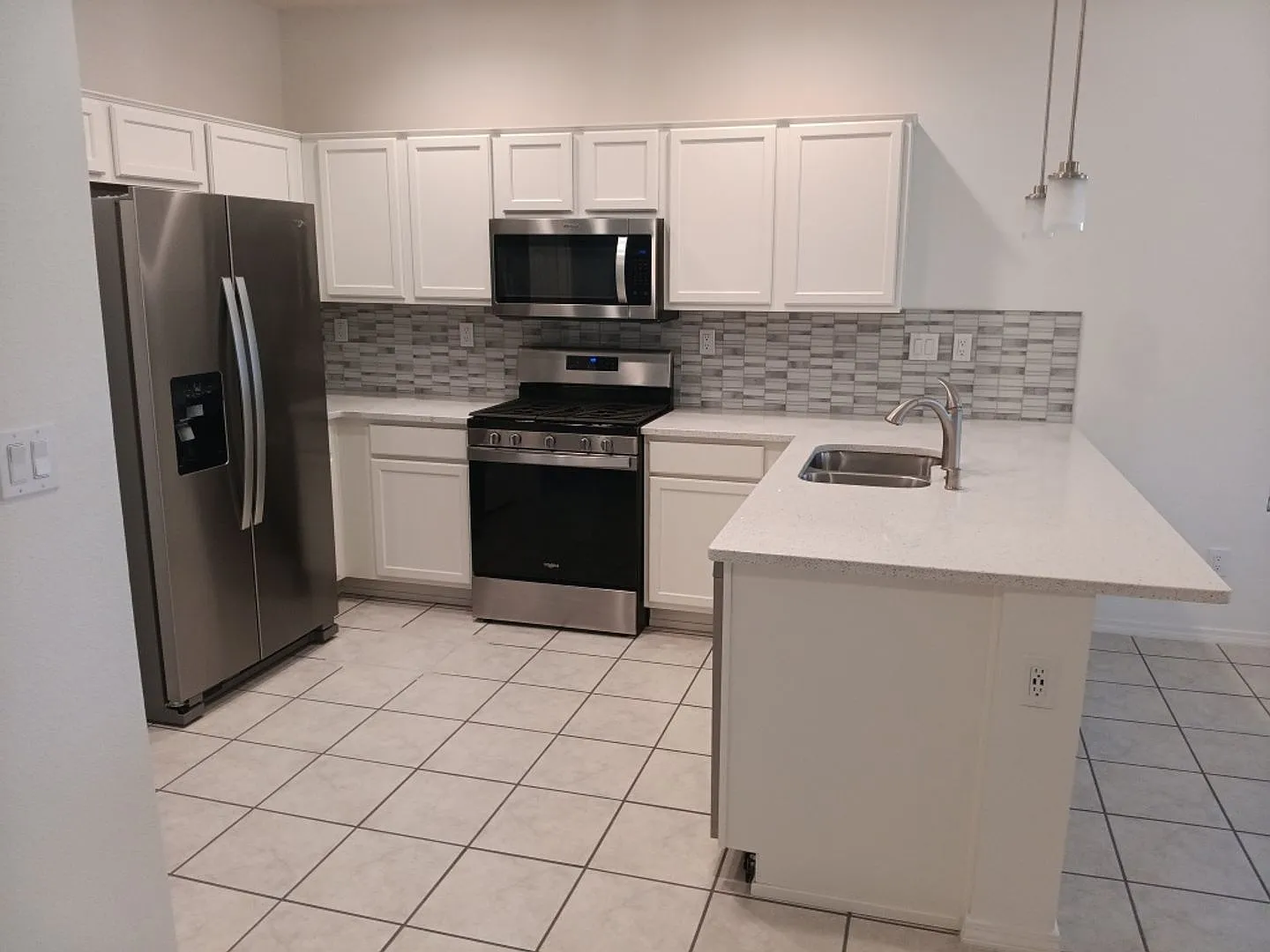 Charming 3 bedroom, 2 bathroom in Rio Rancho! Showings available NOW! — Photo 2