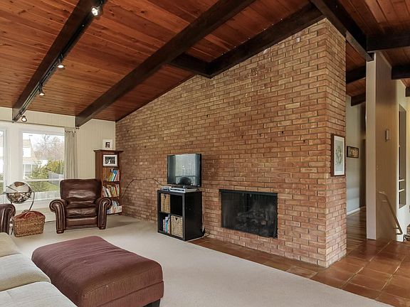 5th image of 2755 Maplewood Dr SE