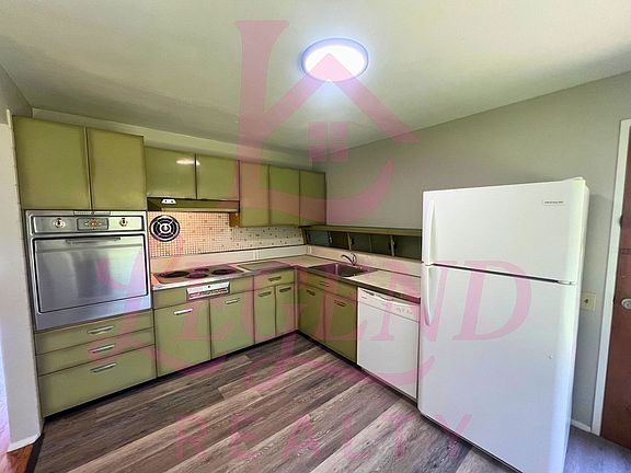 5th image of 9724 Newton Dr