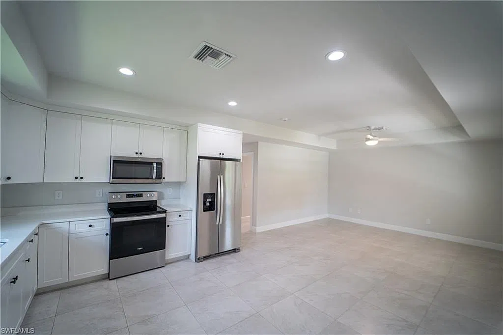 3 bed, 2.0 bath, 2426 sqft, $2,600 — Photo 4