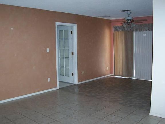 3rd image of 1108 W Angela Dr