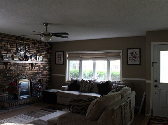 3rd image of 1316 Whirlaway Ln