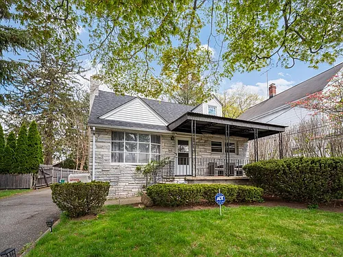 16 W Maltbie Ave Photo 1