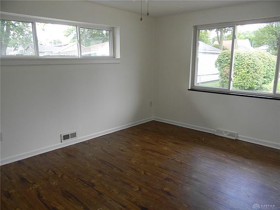 3rd image of 1265 Southlyn Dr