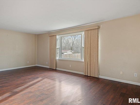 3rd image of 117 James Ct