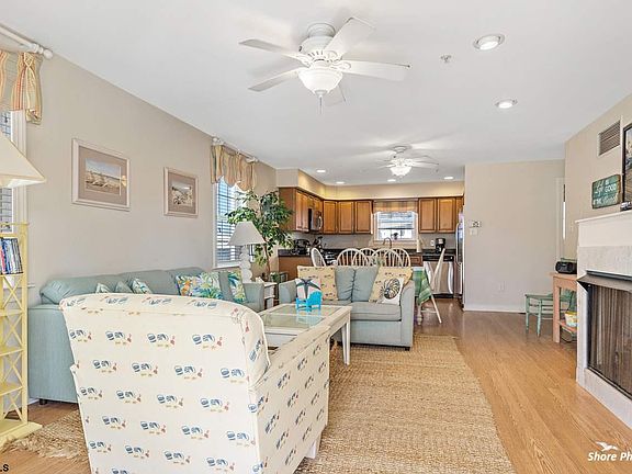 2nd image of 869 3rd St #A