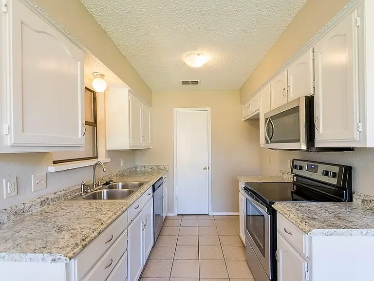 3502 Wentworth Dr — Photo 5