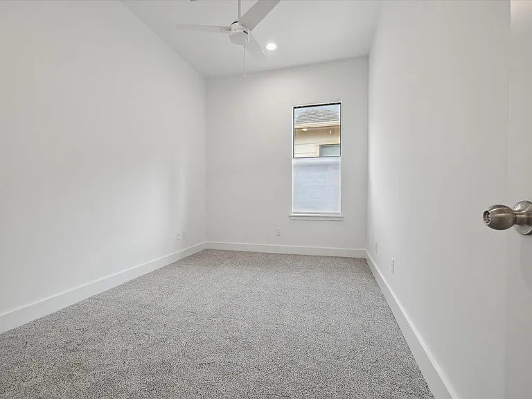 1105 W 21st St #B — Photo 19