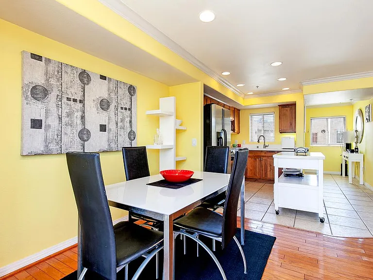 801 W Hawthorn St #403 — Photo 6