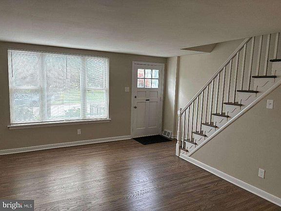 3rd image of 248 E Park Ave