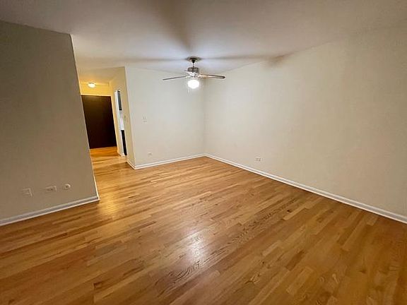 4th image of 314 W Barry Ave #225