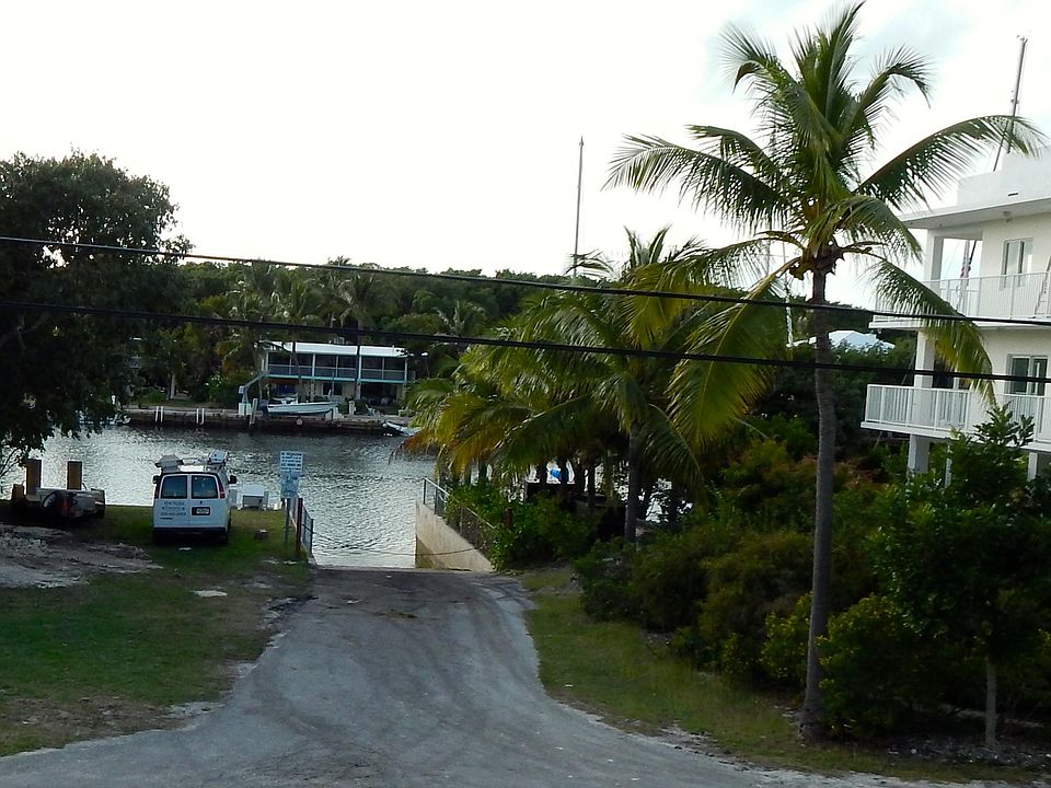2nd image of 211 Treasure Harbor Dr