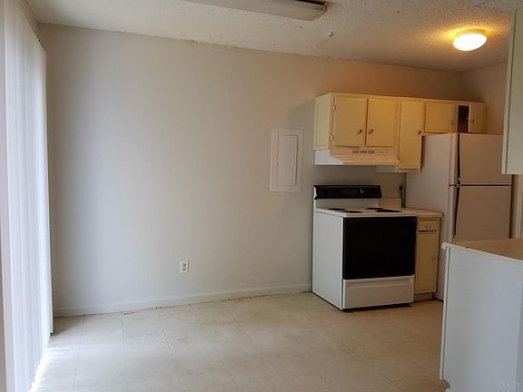 4th image of 1151 Lake Dr #B