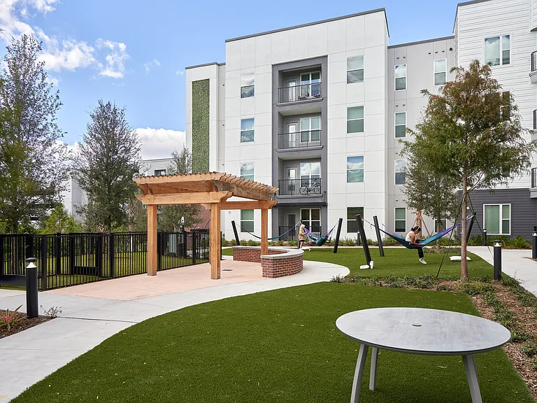 The Accolade Collegiate Village West - Student Housing — Photo 19
