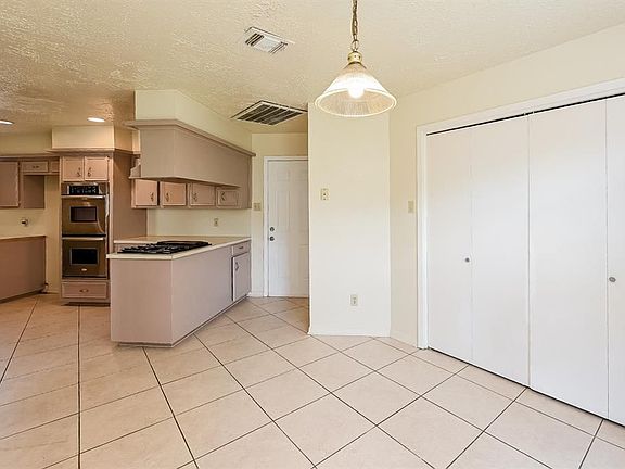 5th image of 14907 El Grande Dr