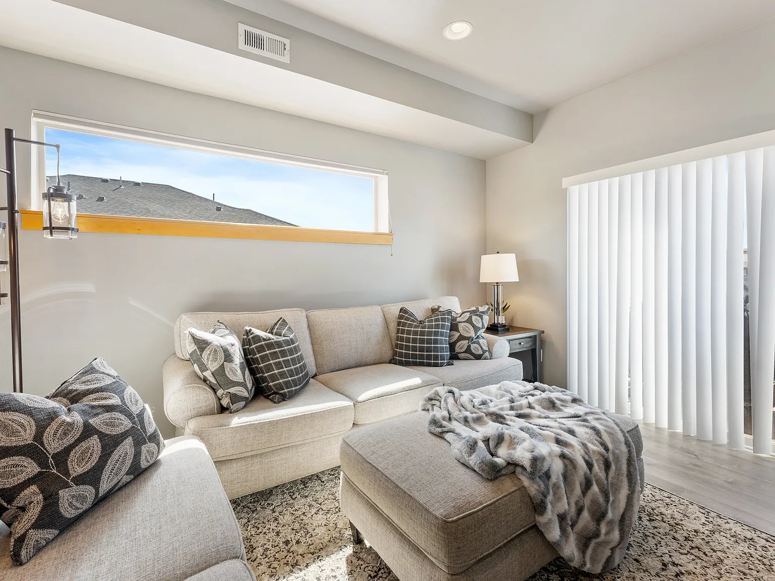 3 bed, 1.5 bath, 1579 sqft, $5,000 — Photo 4