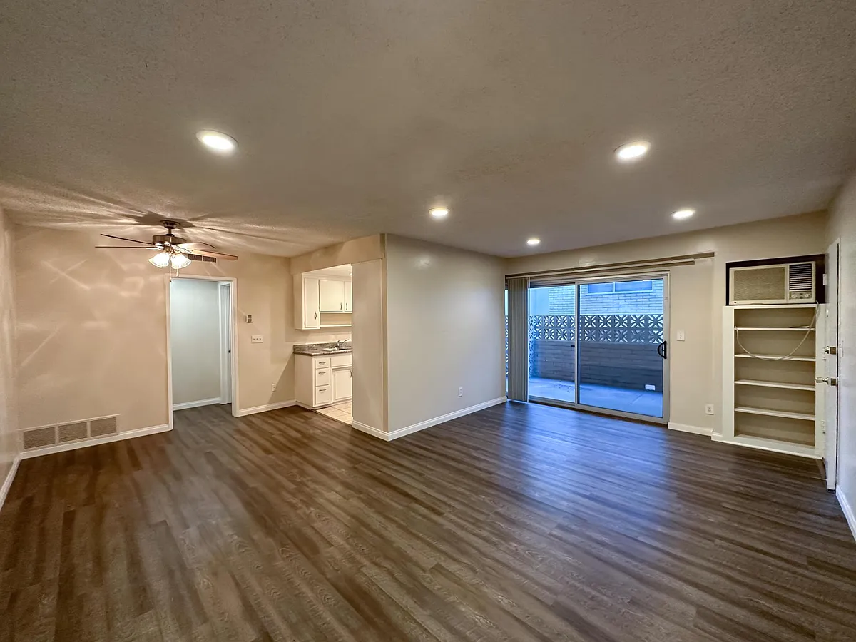 Building Photo - 241 S Hudson Ave #12