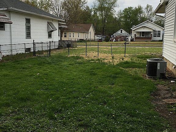 4th image of 2225 Hulman St