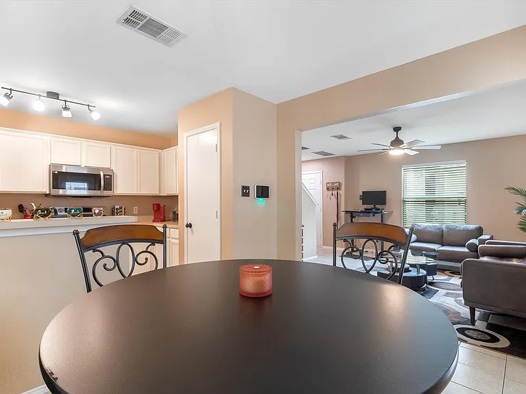 1403 Romo Plz — Photo 13