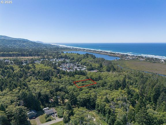 3rd image of 24 NE Tillamook Ave