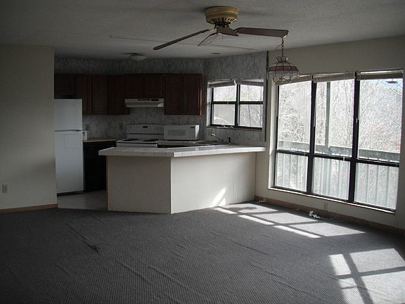 4th image of 227 Hillcrest Ln