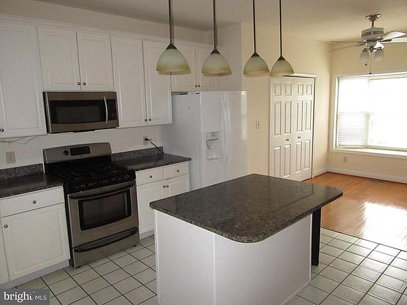 2nd image of 115 Vineyards Ct