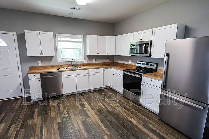 3 bed, 2.0 bath, 1288 sqft, $1,800 — Photo 4