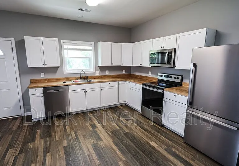 130 Westover Dr — Photo 4