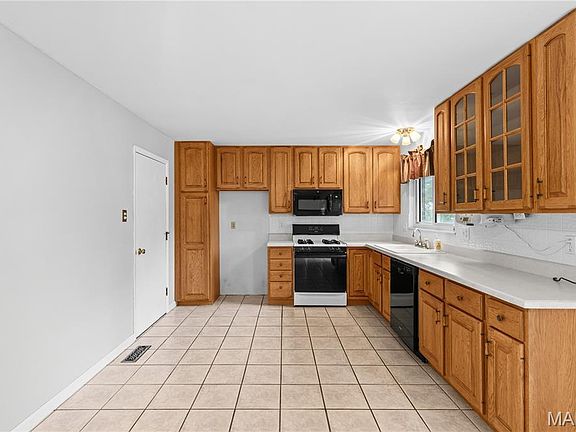 5th image of 2303 Broken Horse Ln