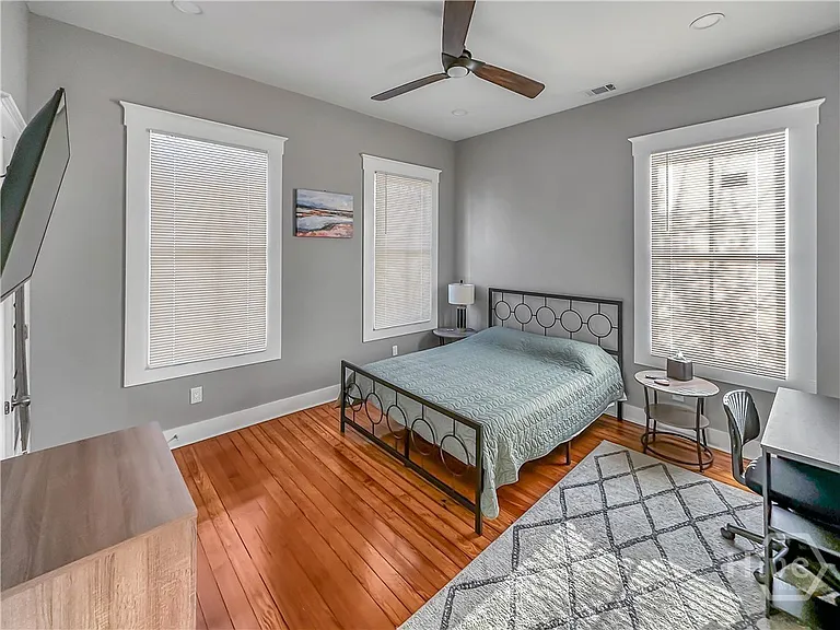 306 W 42nd St #A — Photo 25