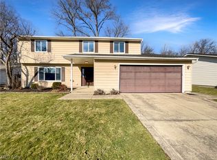 26256 Hickory Ln, Olmsted Falls, OH 44138