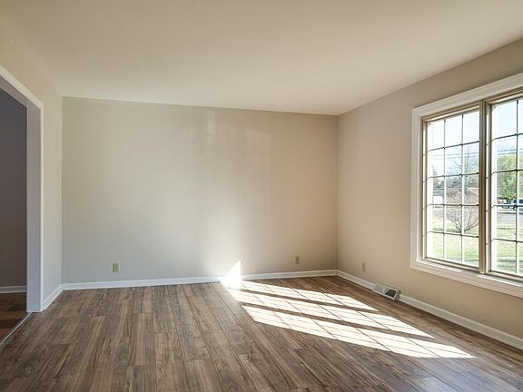 4th image of 603 E Clark Blvd