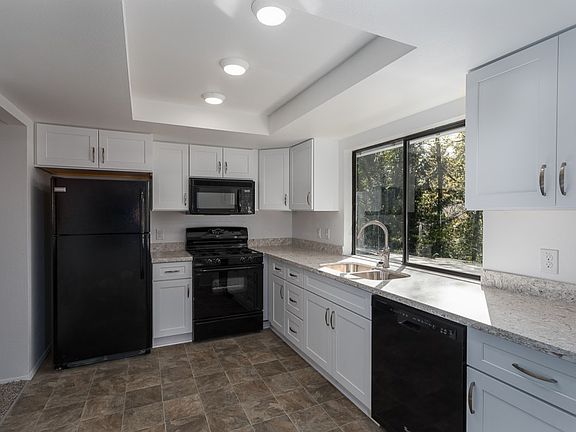 5th image of 6843 Clover Blossom Ln NE