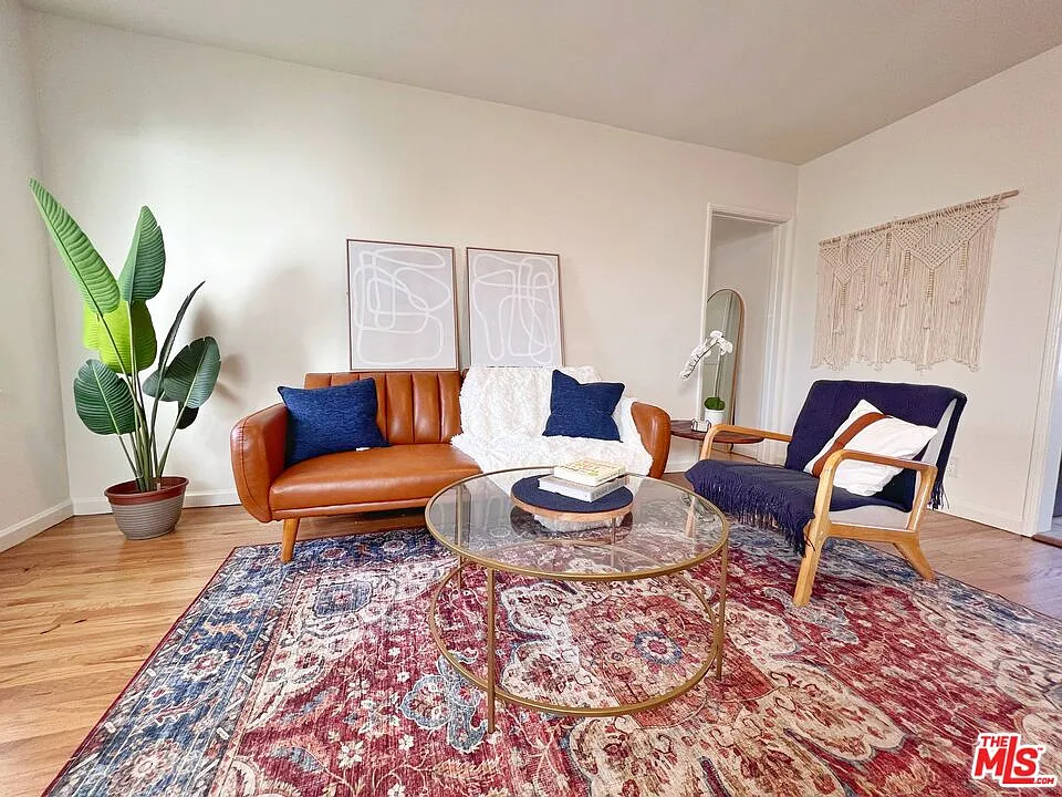 2 bed, 1.0 bath, 814 sqft, $2,995 — Photo 2
