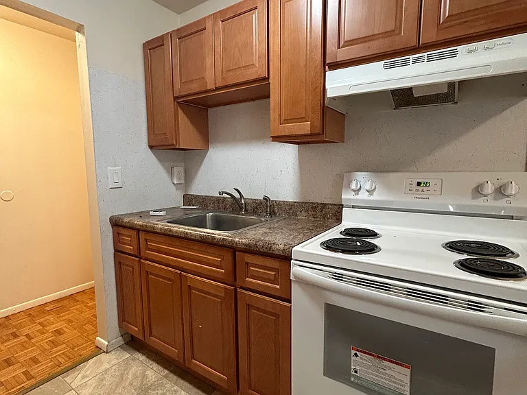 Schopmann Apartments — Photo 3