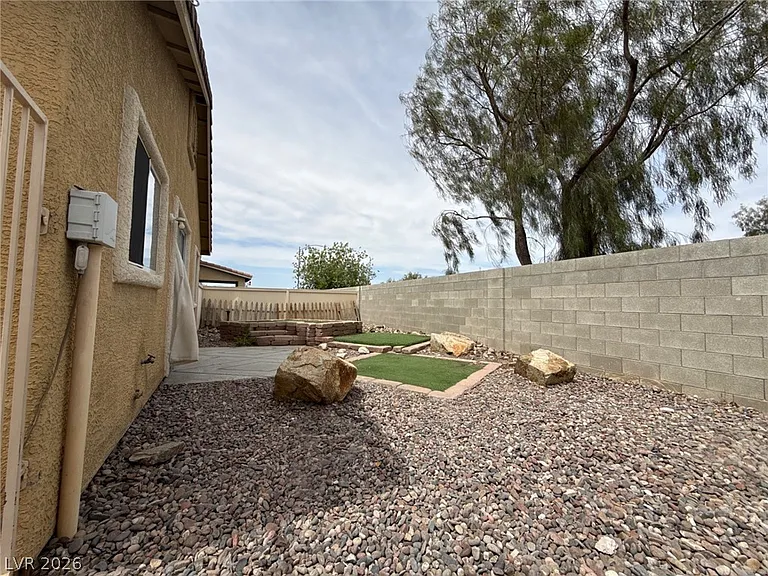 824 Blushing Rose Pl — Photo 23