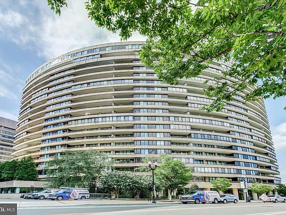 2nd image of 1300 Crystal Dr APT 1310S