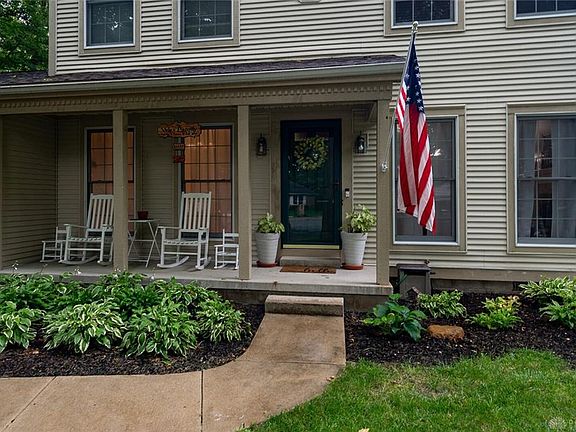 4th image of 325 Green Oak Dr